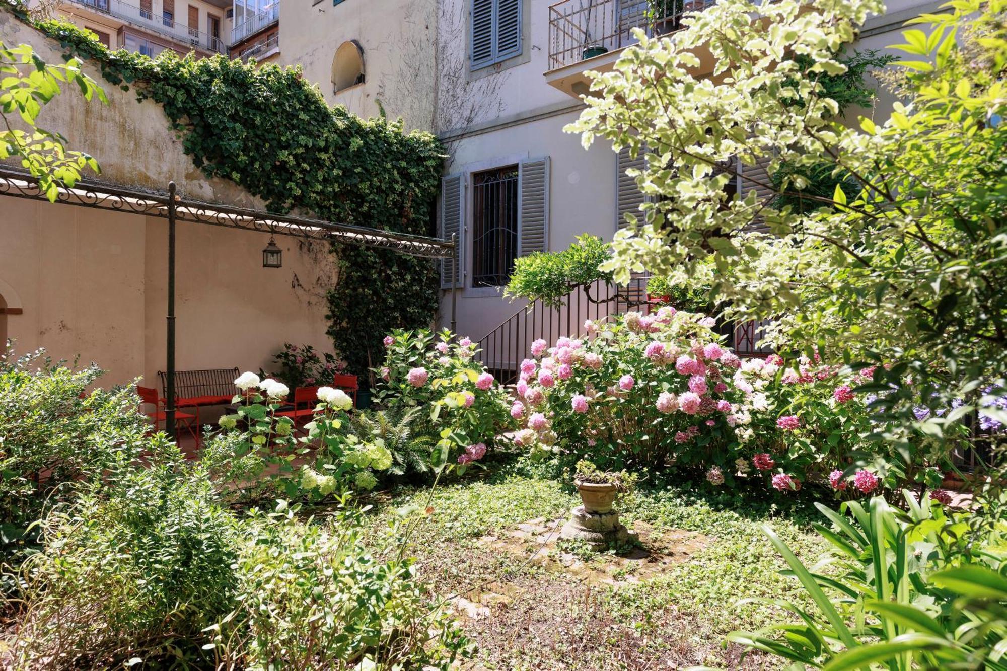 Florence Huge Apartment With Private Garden Exterior photo